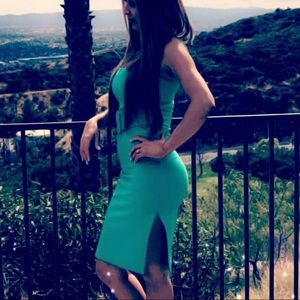 Sleeveless dress with the belt